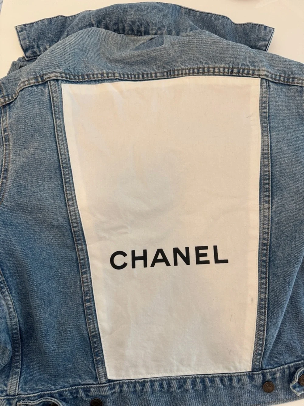 Levi's Blue Denim Jacket with White Chanel Back Panel - Picture 1 of 3